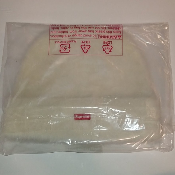 Supreme Kangol Furgora Beanie White - Picture 3 of 7